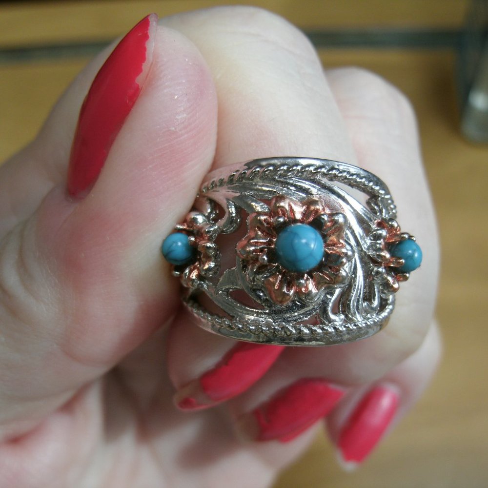 NWOT Fashion Cigar Ring, Silver Tone Filigree